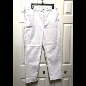 AE MOM jeans white denim stretch. Size 14 32w NWT